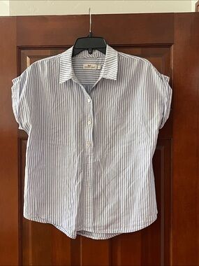 Vineyard Vines Blue & White Striped Button-Up Shirt size 8